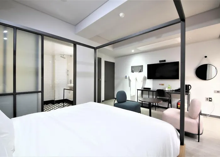 Seomyeon Hound 1st Street 3*