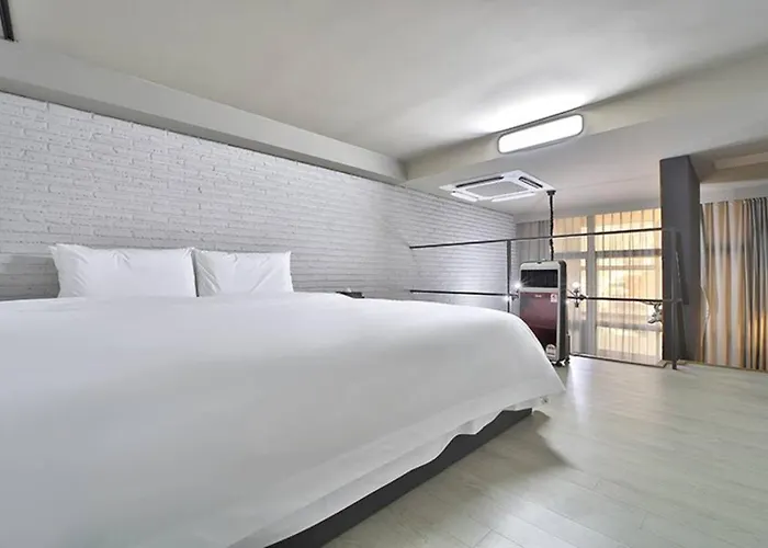 Seomyeon Hound 1st Street Hotel 3*