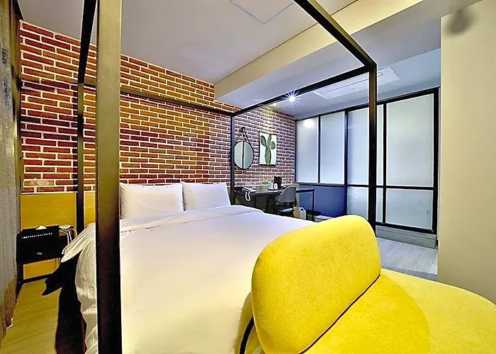 Seomyeon Hound 1st Street Hotel